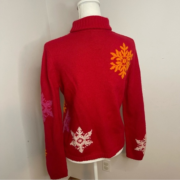 Eddie Bauer Women's Red Turtleneck Sweater with Snowflake Design - Picture 4 of 7